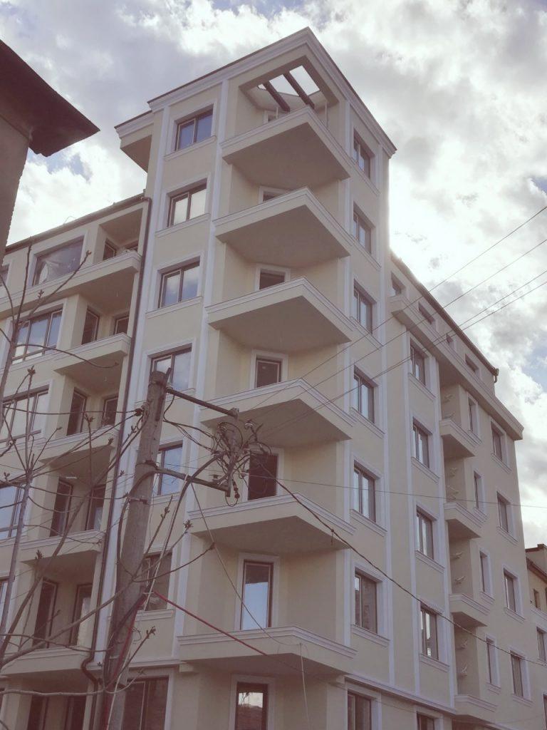 Многофамилна жилищна сграда - България